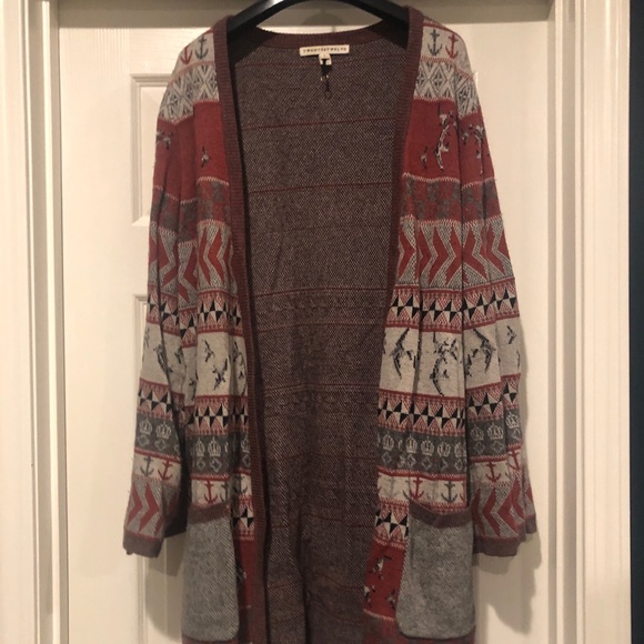 Beautiful long patterned sweater. - Picture 1 of 4